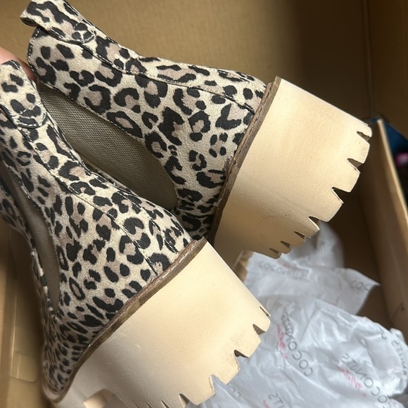 Matisse Leopard print ankle boots. Size 8.5 Coconuts . - Picture 3 of 6